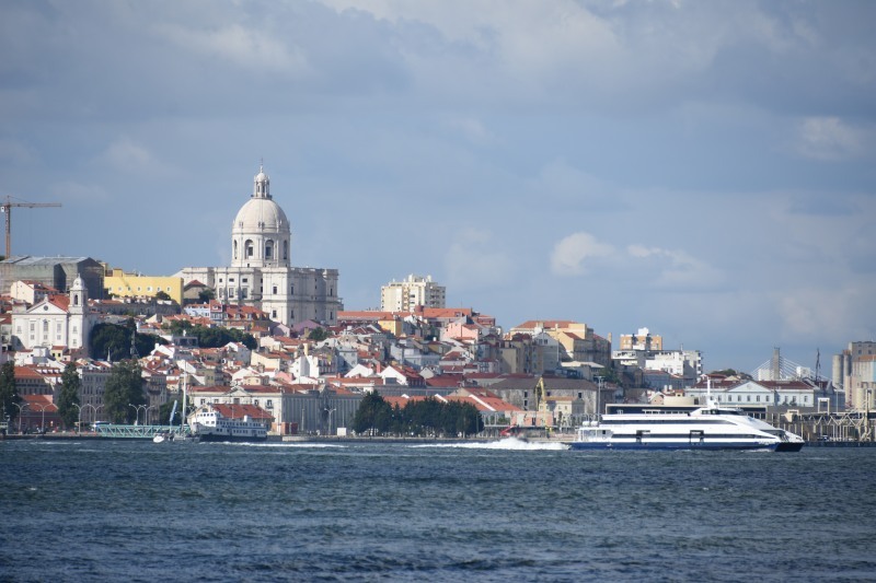 対岸のリスボン風景3 in Portugal Cacihas