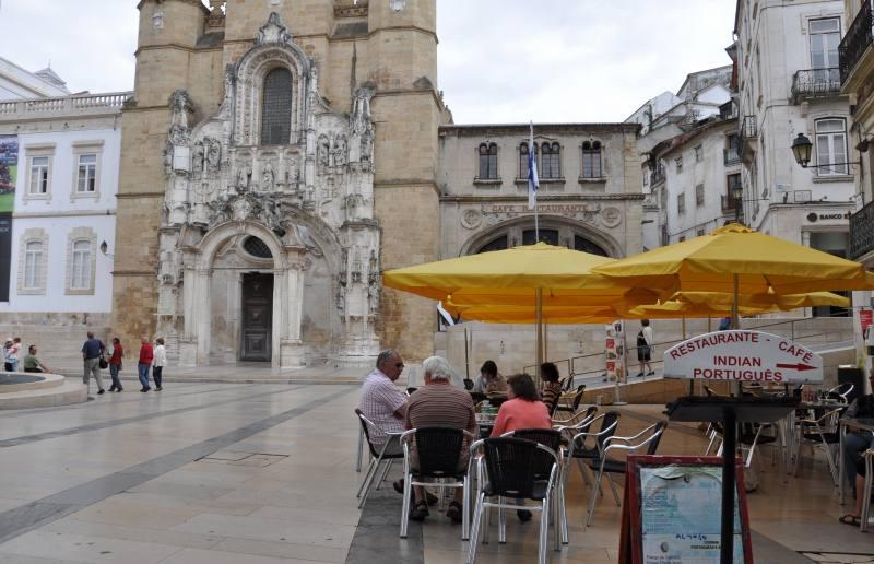 サンタ・クルス修道院前のカフェ in Portugal Coimbra