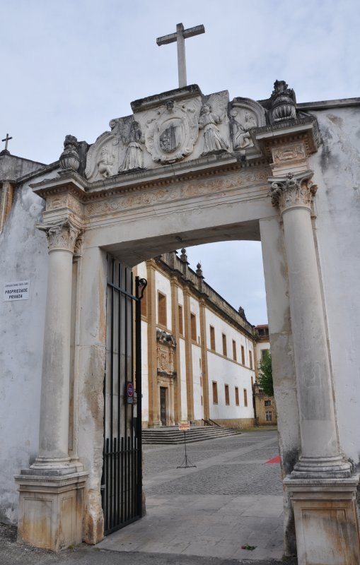 新サンタ・クララ修道院の門 in Portugal Coimbra