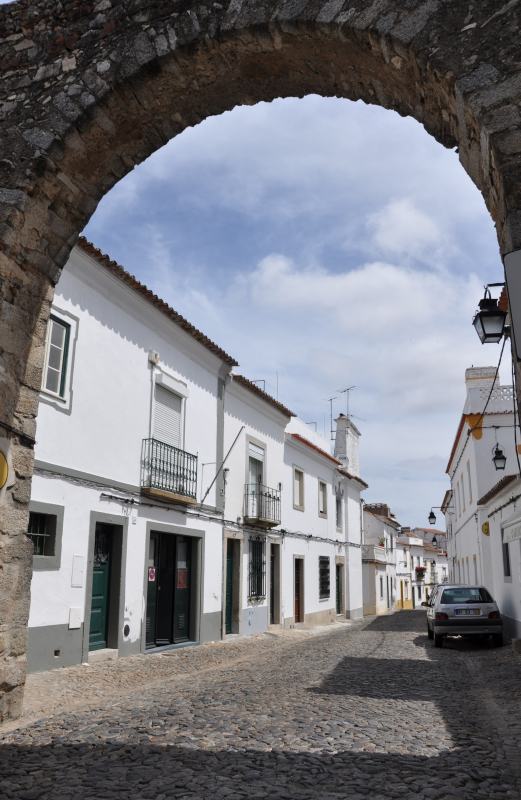 水道橋のトンネル in Portugal Evora