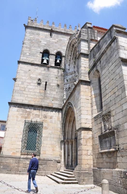ノッサ・セニョーラ・ダ・オリベイラ教会・1 in Portugal Guimaraes