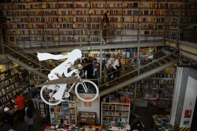 空飛ぶ自転車の本屋2 in Portugal Lisboa
