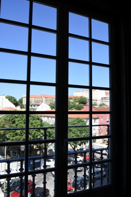 フォーラ修道院の窓からの眺め in Portugal Lisboa