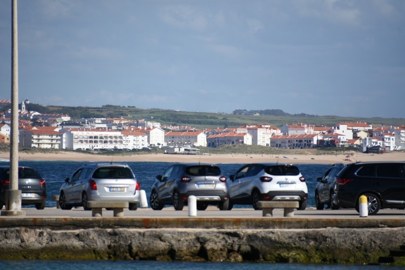 対岸が見える駐車場 in Portugal Peniche