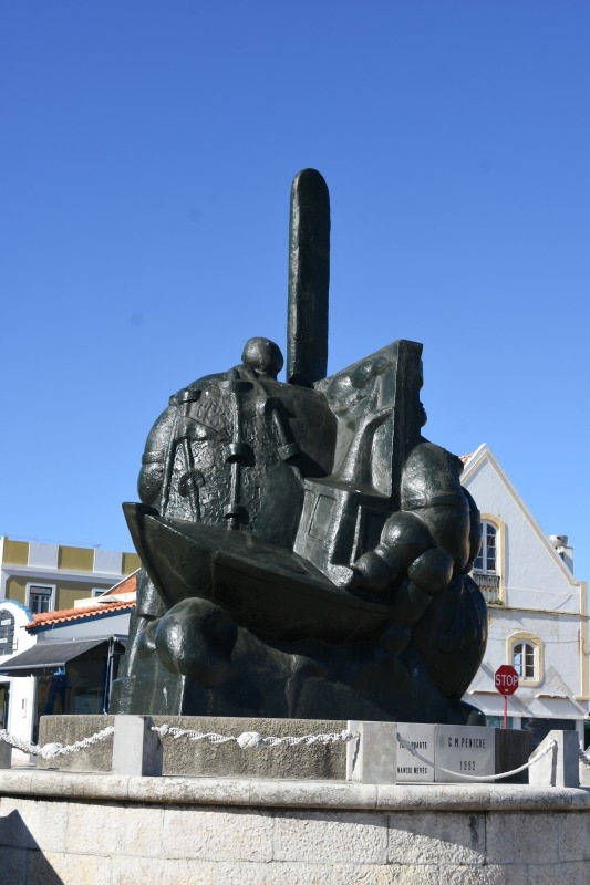 港のオブジェ裏 in Portugal Peniche