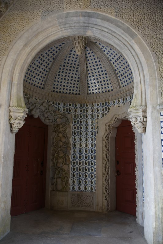 ペーナ宮殿の彫刻1 in Portugal Sintra